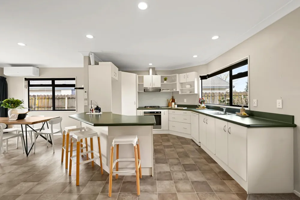 Photos of 25 Admiral Crescent