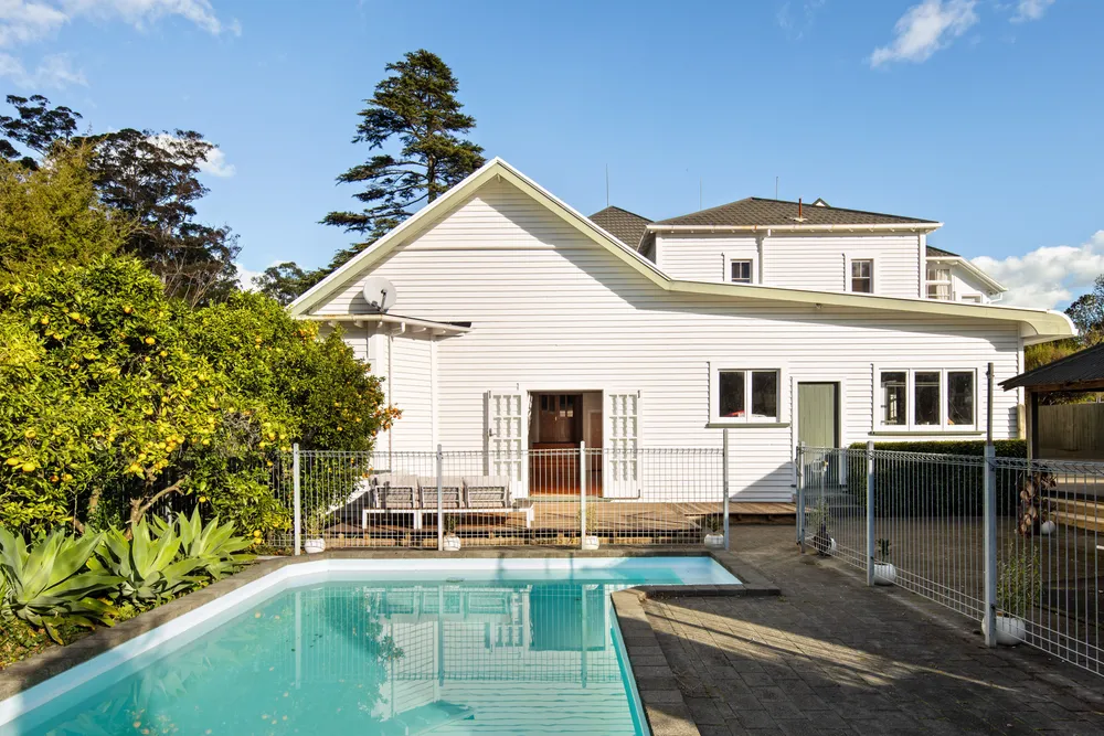 Photos of 15 Russell Street