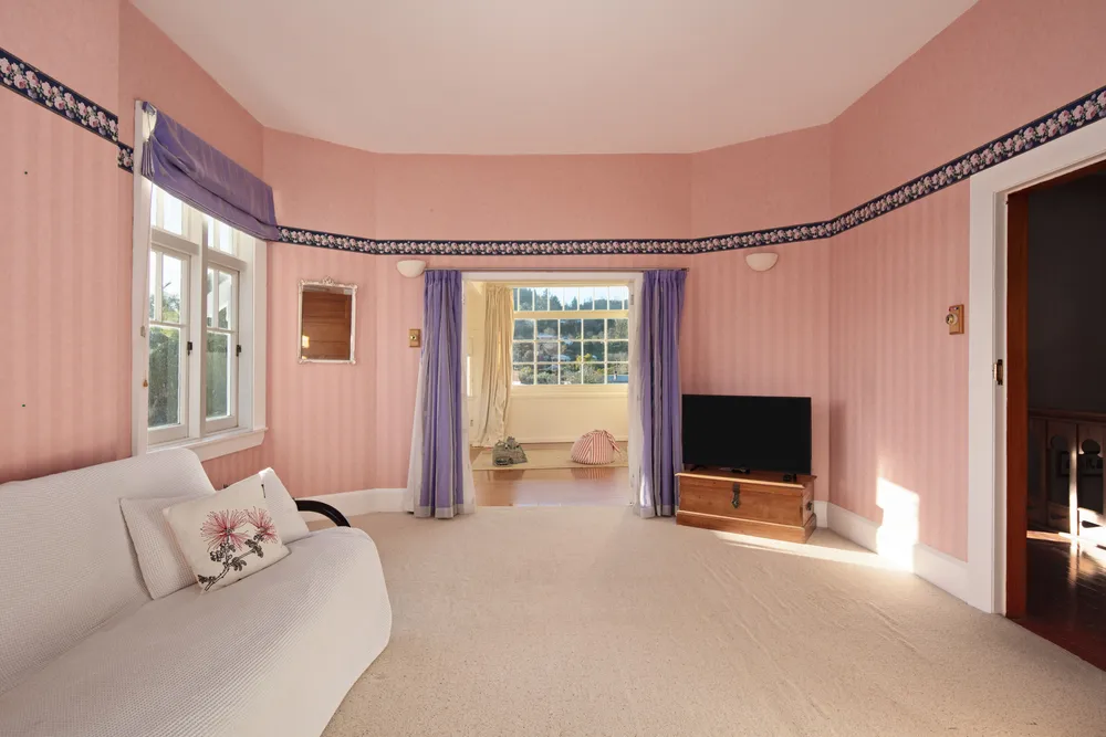 Photos of 15 Russell Street