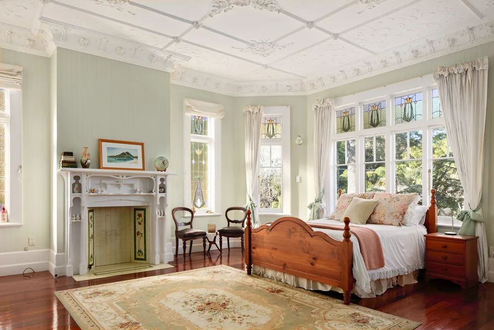 Photos of 15 Russell Street