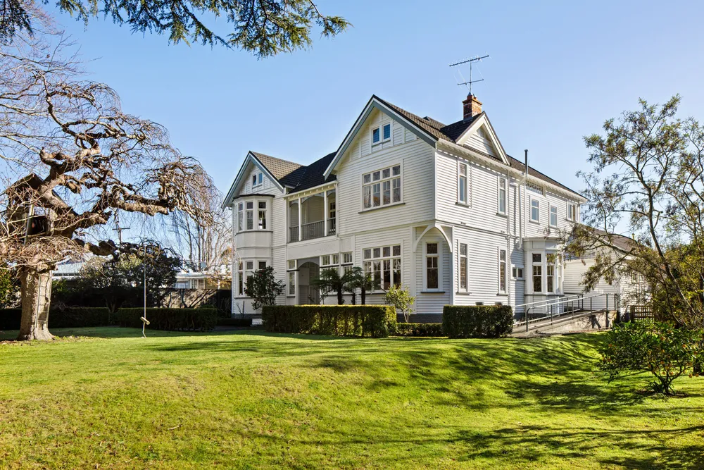Photos of 15 Russell Street