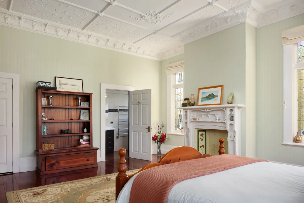 Photos of 15 Russell Street