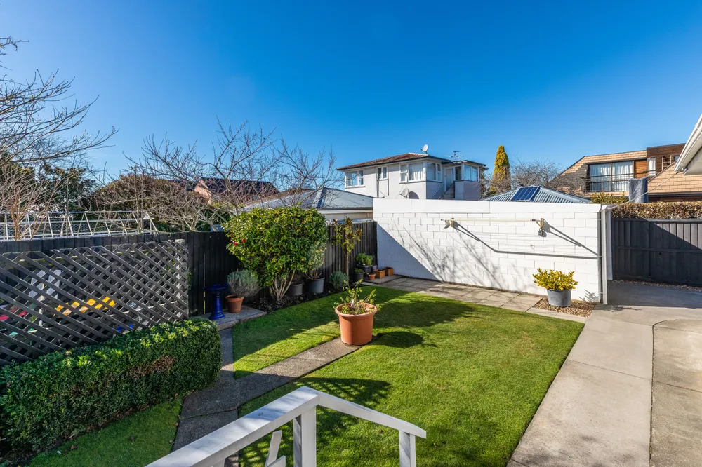 Photos of 2/4 Lansbury Avenue