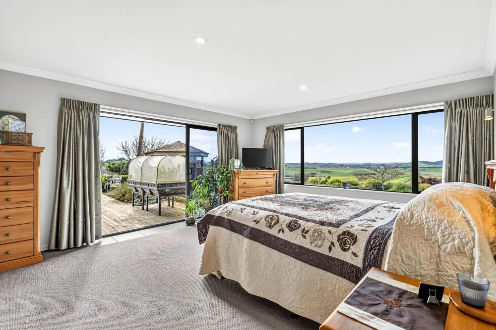 Photos of 50 Swan Road