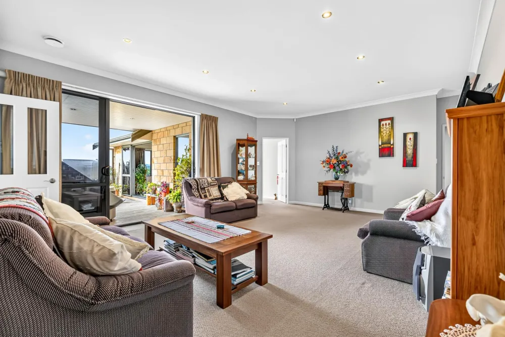 Photos of 50 Swan Road