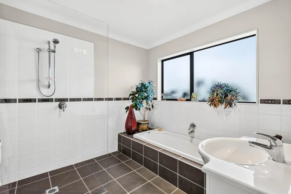 Photos of 50 Swan Road