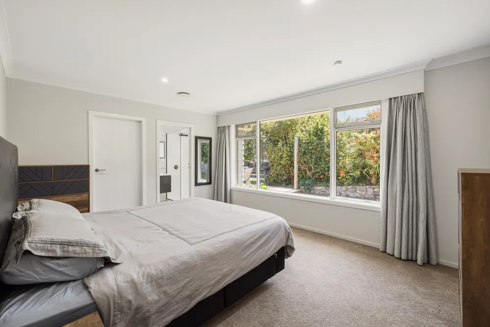 Photos of 16 Shelley Street