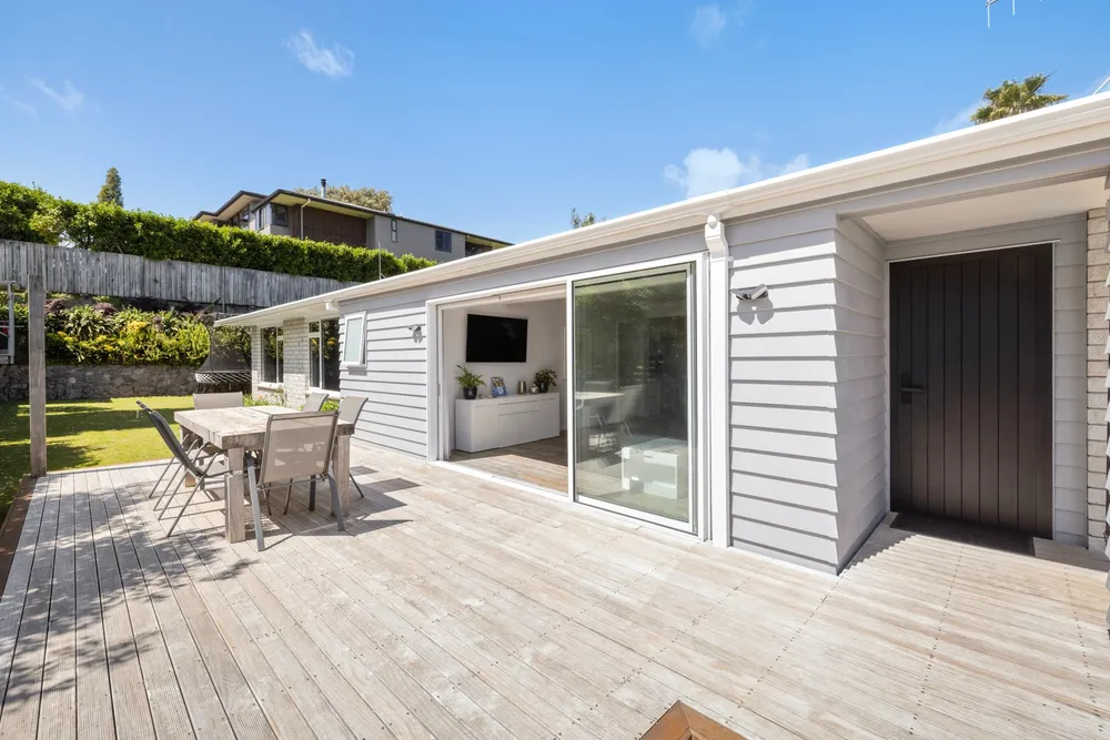 Photos of 16 Shelley Street