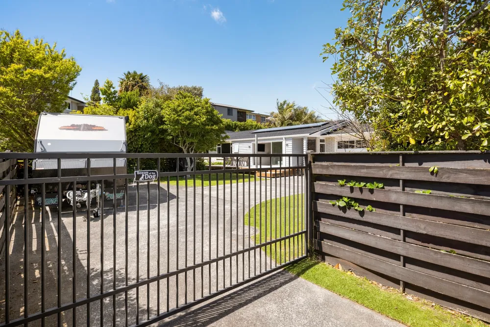 Photos of 16 Shelley Street
