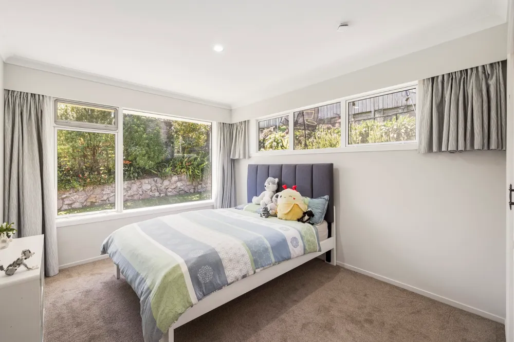 Photos of 16 Shelley Street