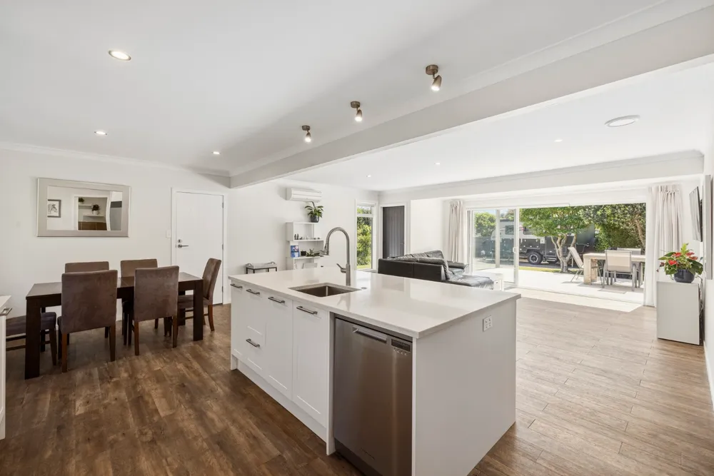 Photos of 16 Shelley Street