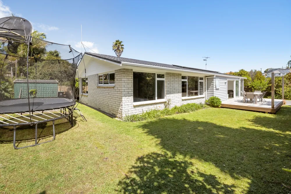 Photos of 16 Shelley Street