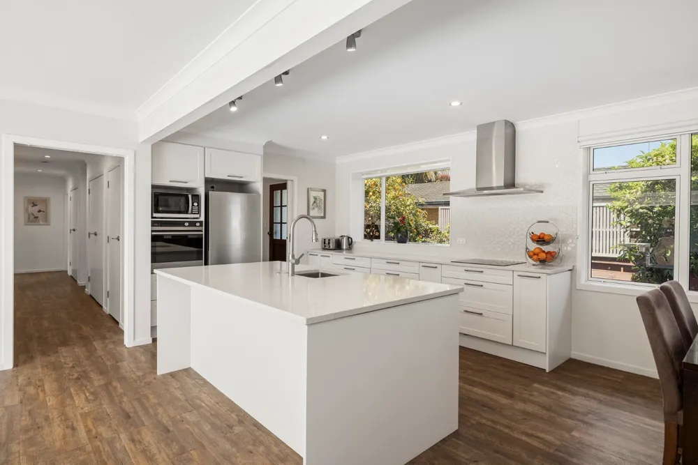 Photos of 16 Shelley Street