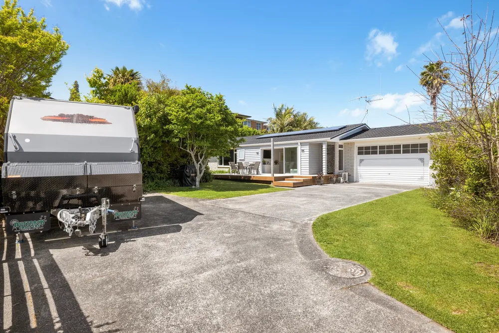 Photos of 16 Shelley Street