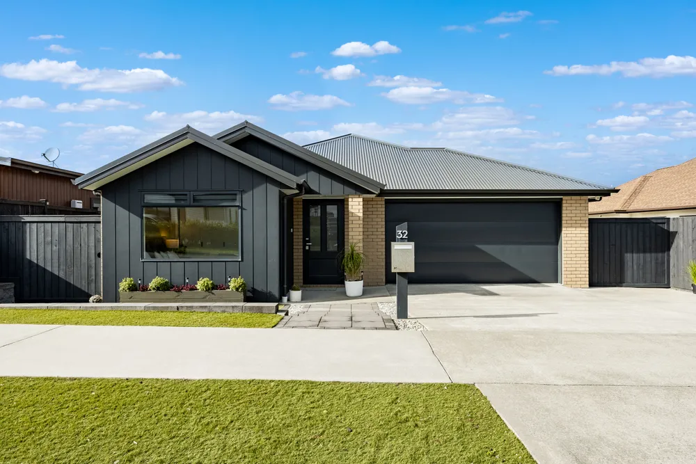 Photos of 32 Siren Street