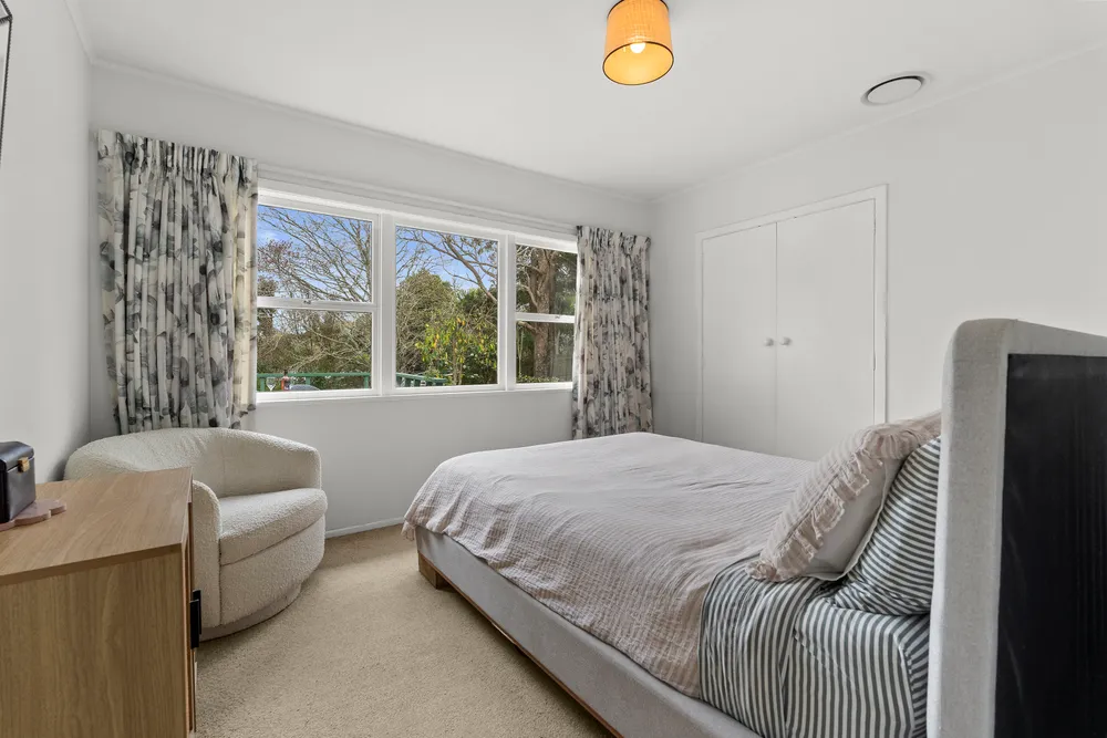 Photos of 33 Riverhead Road