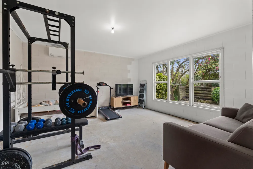 Photos of 33 Riverhead Road