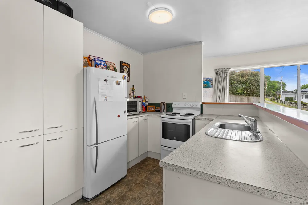 Photos of 33 Riverhead Road