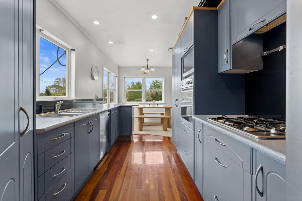 Photos of 33 Riverhead Road