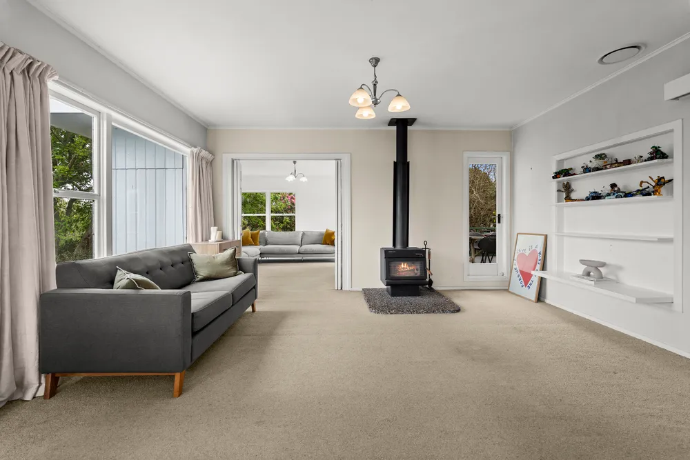 Photos of 33 Riverhead Road