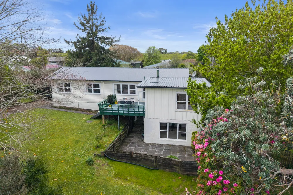 Photos of 33 Riverhead Road