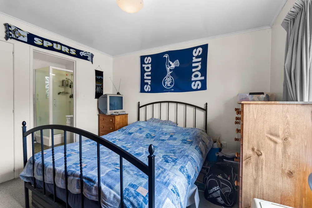 Photos of 33 Riverhead Road