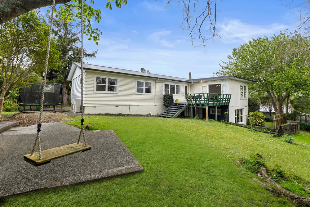 Photos of 33 Riverhead Road
