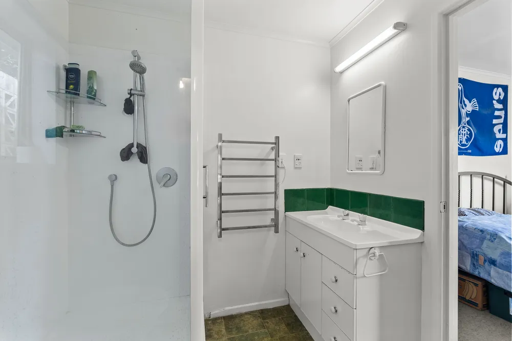 Photos of 33 Riverhead Road