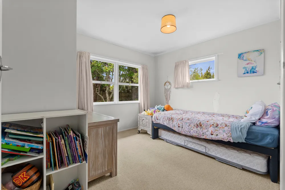 Photos of 33 Riverhead Road