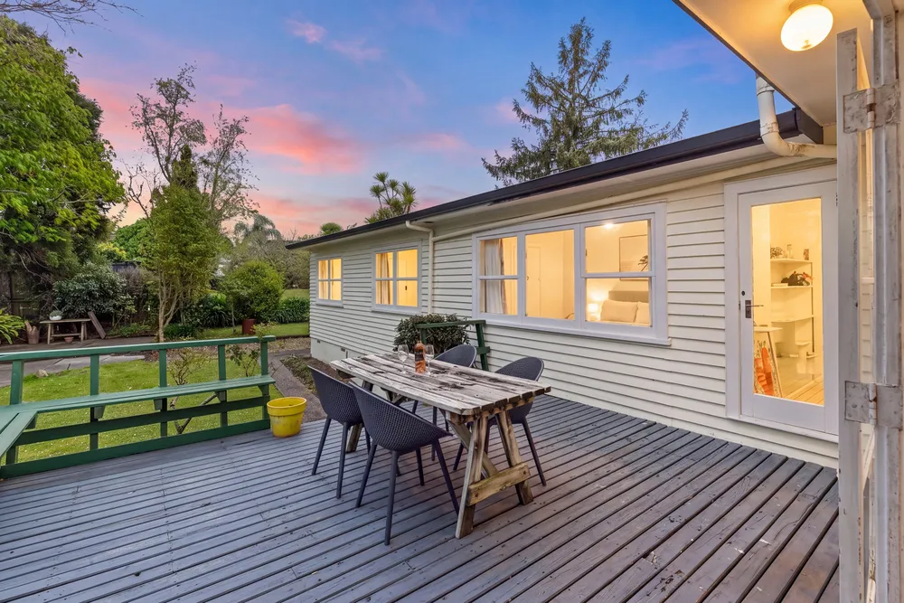 Photos of 33 Riverhead Road