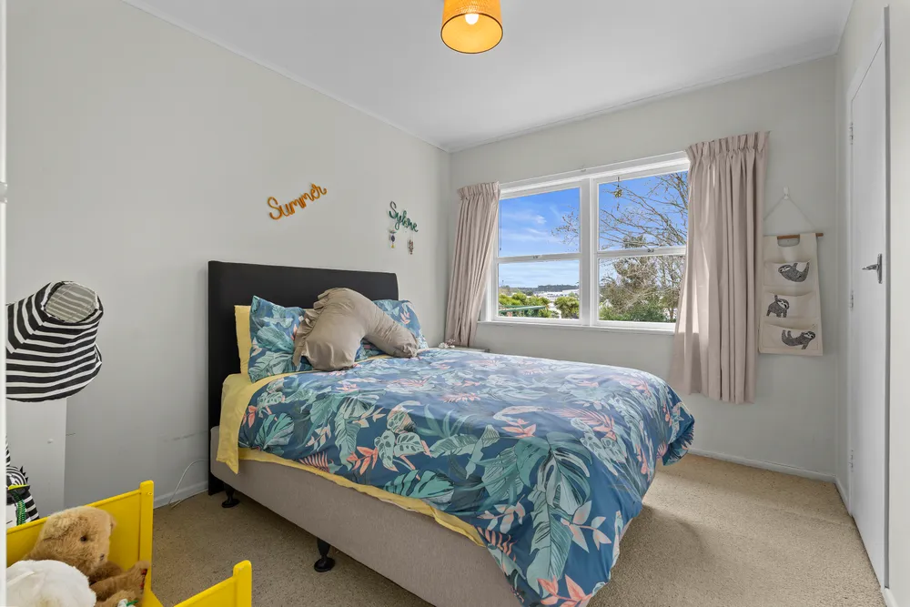 Photos of 33 Riverhead Road
