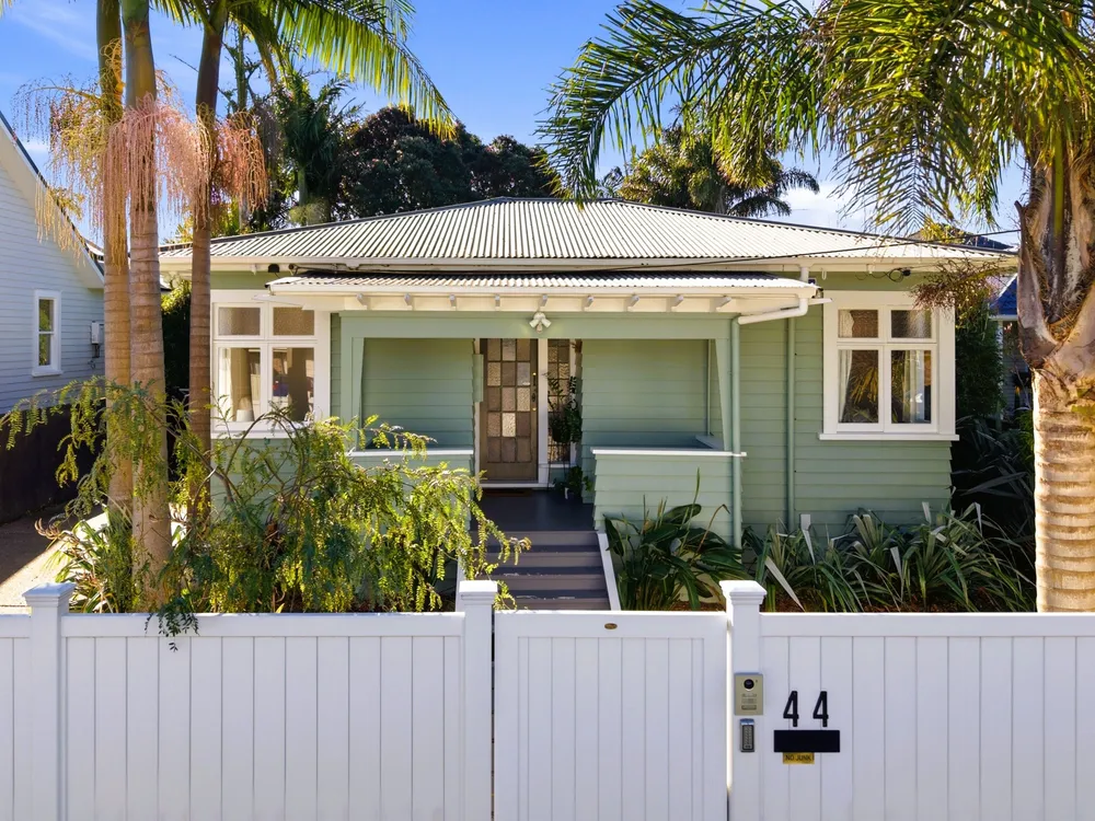 Photos of 44 Cambourne Road