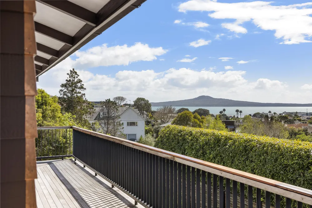 Photos of 28 Fern Glen Road North