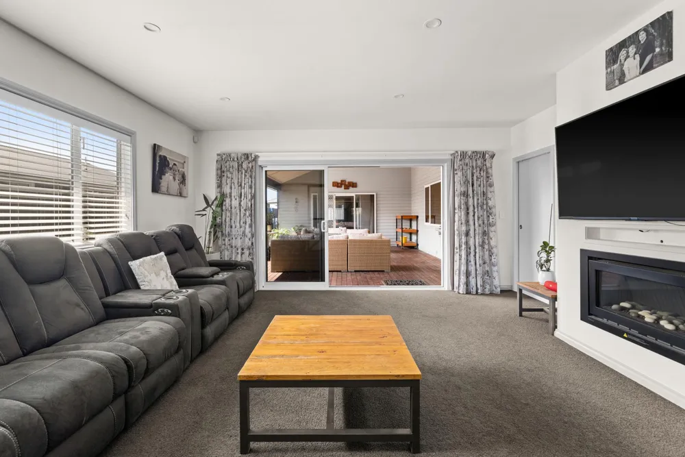 Photos of 8 Lochhead Street