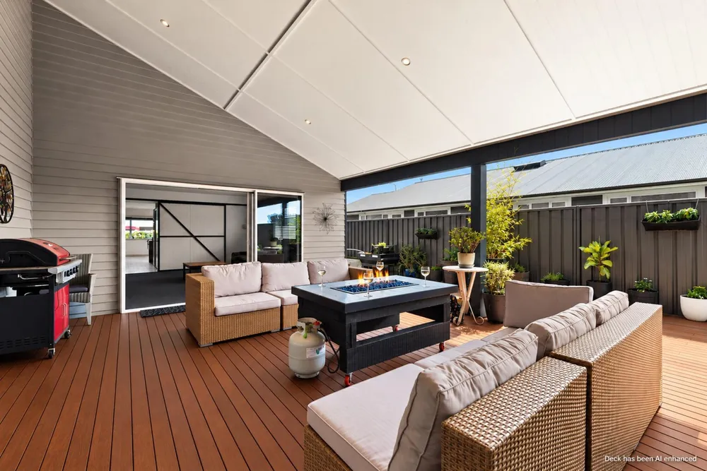 Photos of 8 Lochhead Street