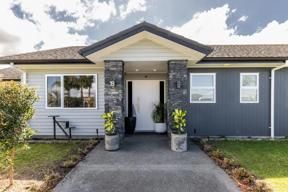 Photos of 8 Lochhead Street