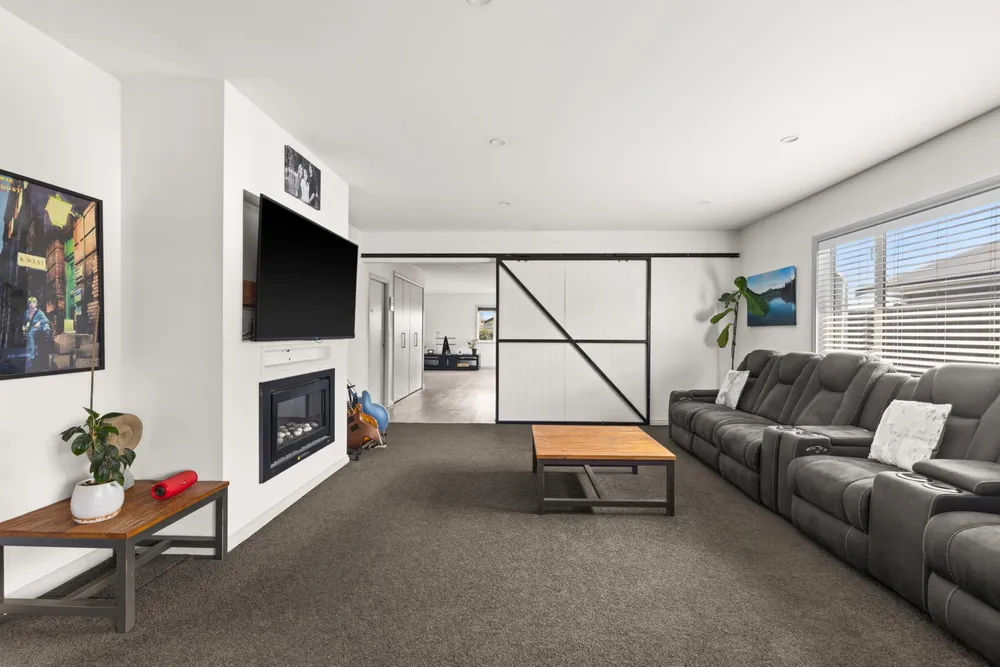 Photos of 8 Lochhead Street