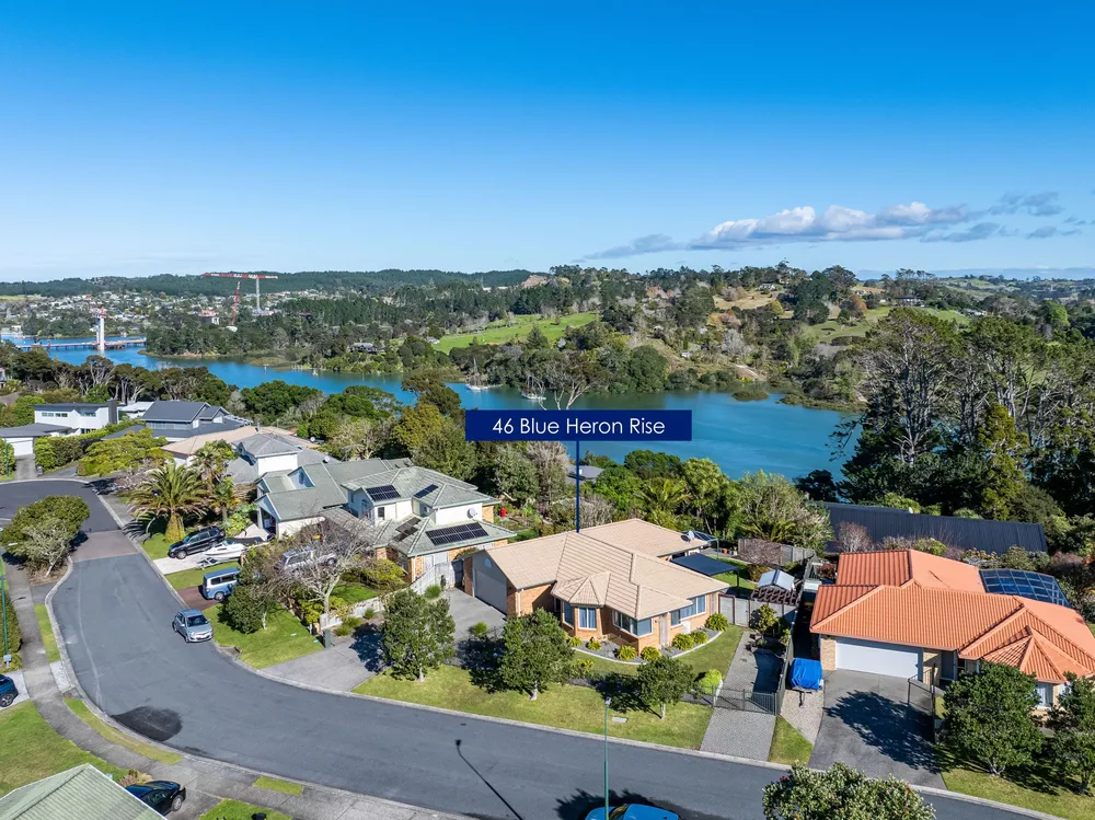 Photos of 46 Blue Heron Rise