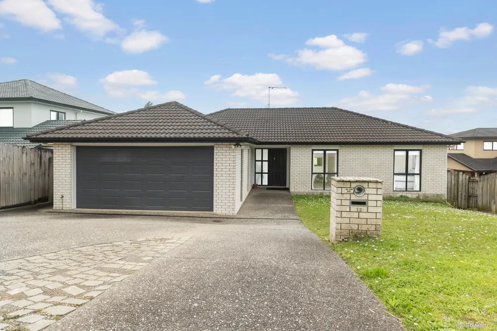 Photos of 12 Black Teal Close
