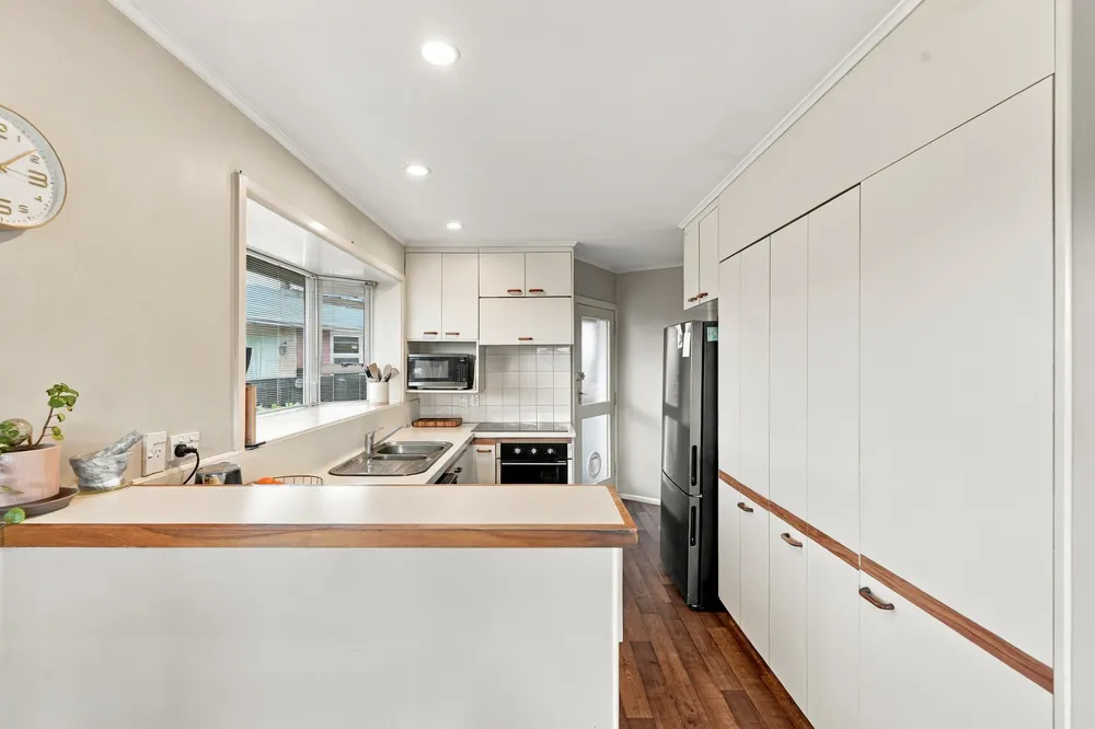 Photos of 34 Wychwood Crescent