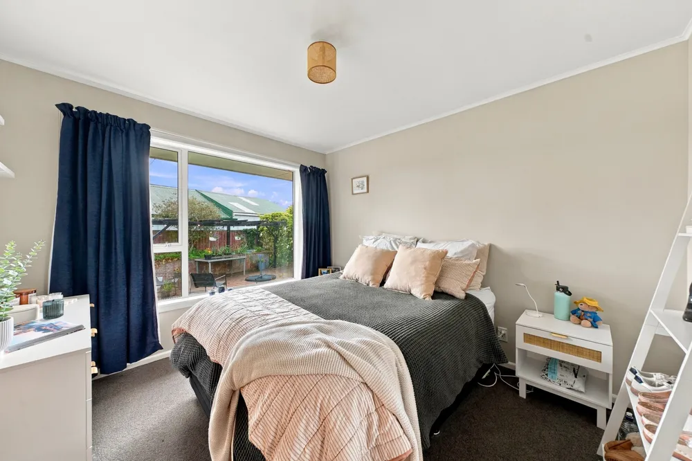 Photos of 34 Wychwood Crescent
