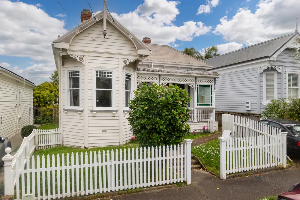 Photos of 49 Wanganui Avenue