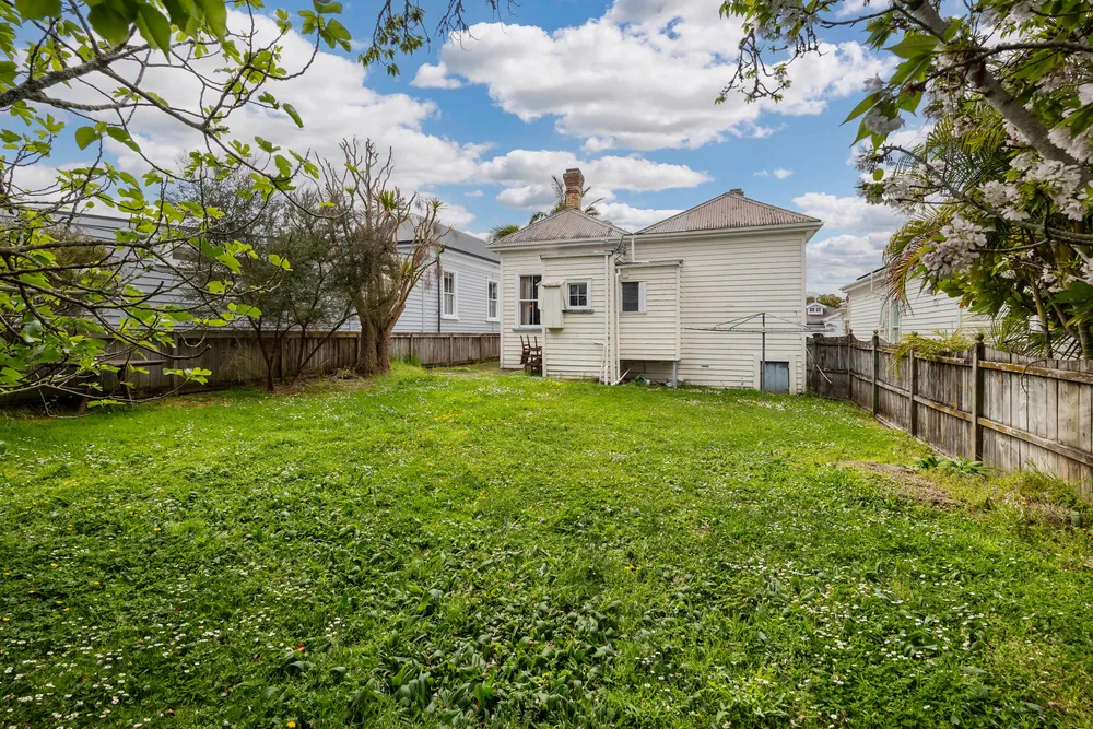 Photos of 49 Wanganui Avenue