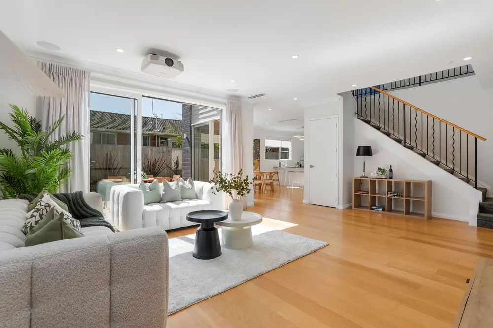 Photos of 1158C New North Road