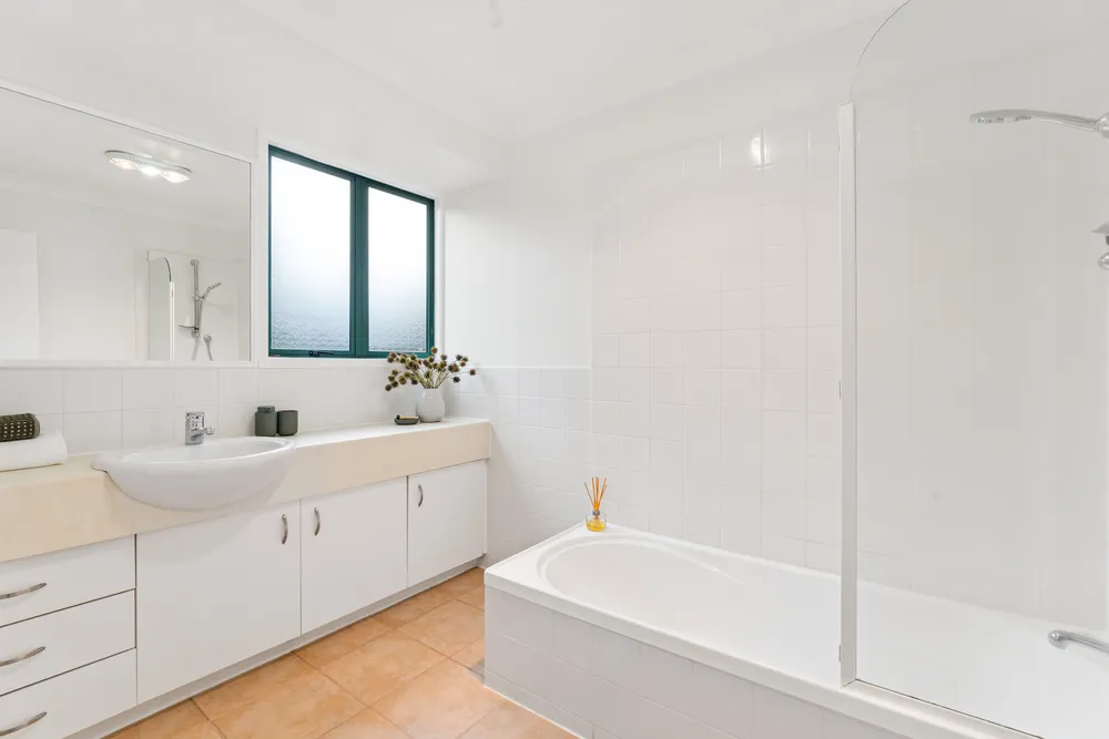 Photos of 12 Wentworth Park