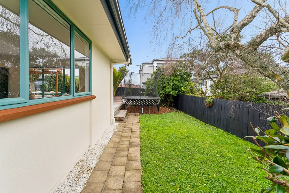 Photos of 12 Wentworth Park