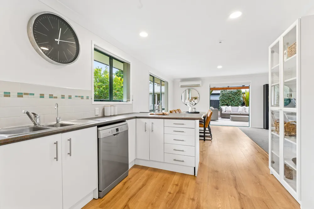 Photos of 12 Wentworth Park
