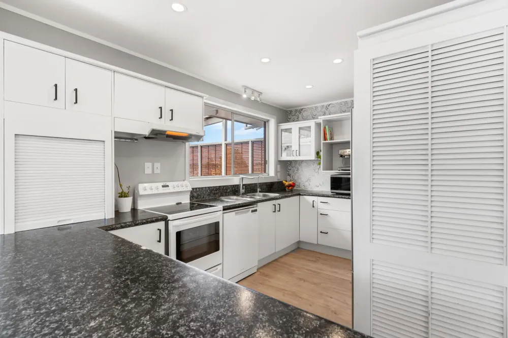 Photos of 24 Howe Street