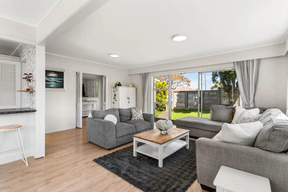 Photos of 24 Howe Street