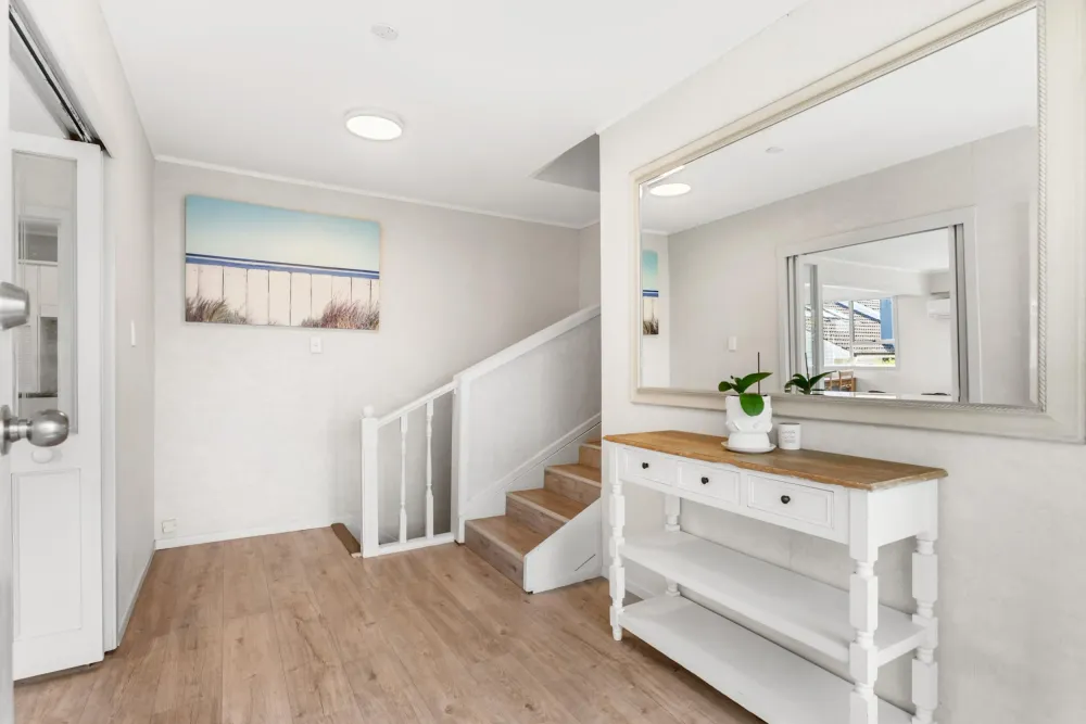 Photos of 24 Howe Street